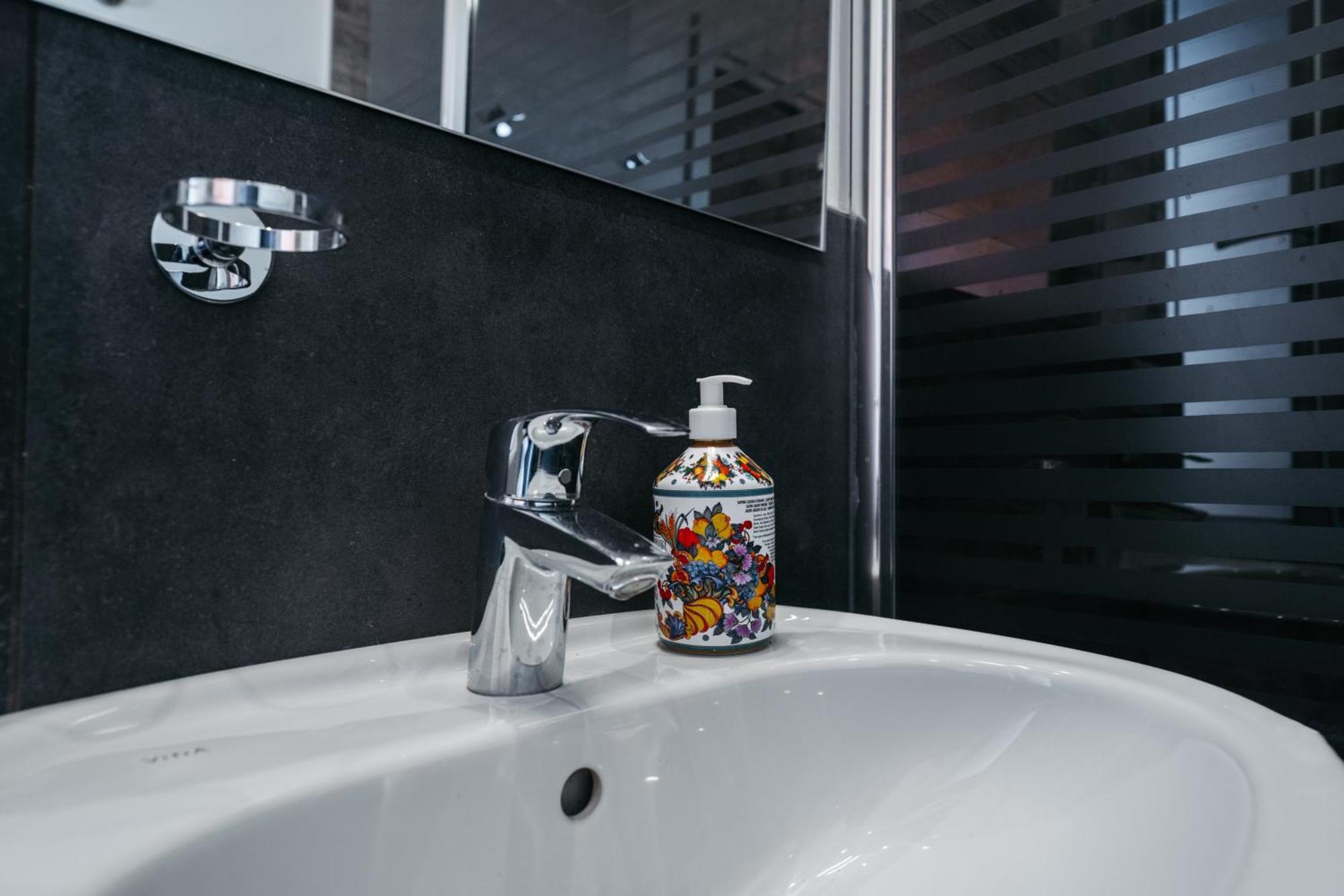 Porta Nuova Suites ヴェローナ エクステリア 写真